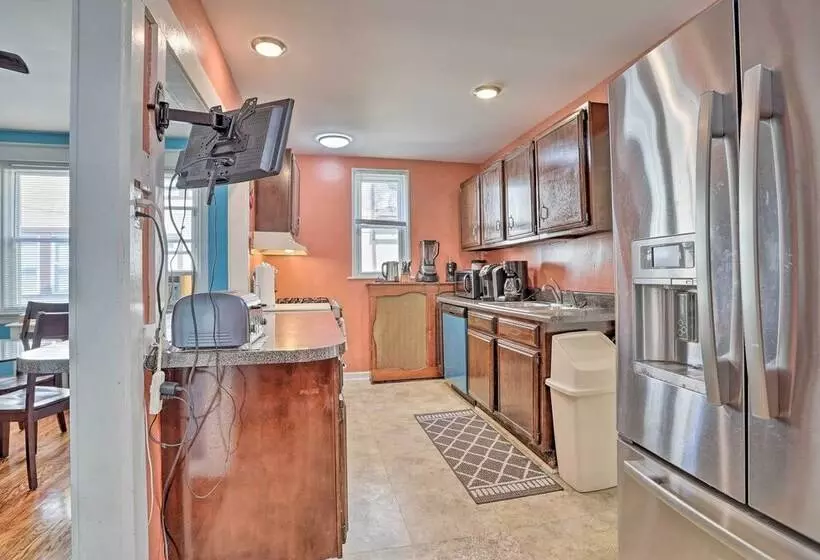 Suburban Home W/ Backyard Patio < 7 Miles To Dtwn!