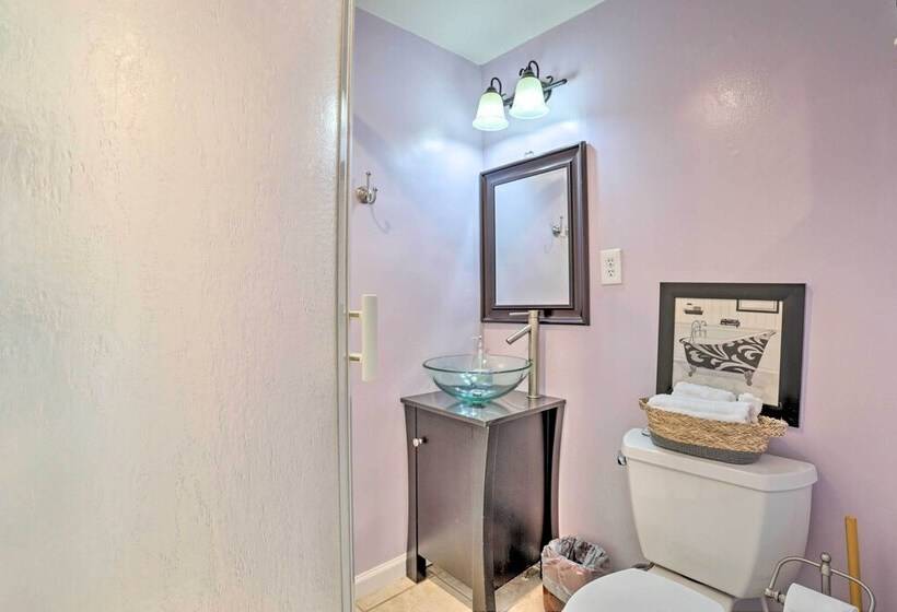 Suburban Home W/ Backyard Patio < 7 Miles To Dtwn!