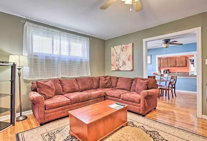 Suburban Home W/ Backyard Patio < 7 Miles To Dtwn!