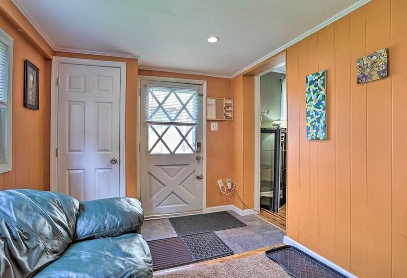 Suburban Home W/ Backyard Patio < 7 Miles To Dtwn!