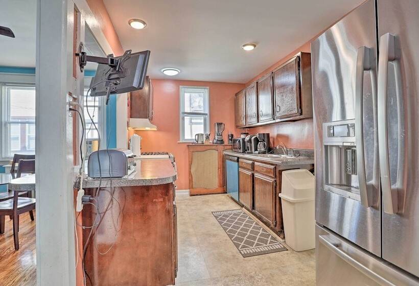 Suburban Home W/ Backyard Patio < 7 Miles To Dtwn!