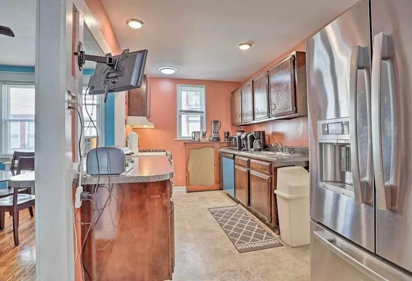 Suburban Home W/ Backyard Patio < 7 Miles To Dtwn!