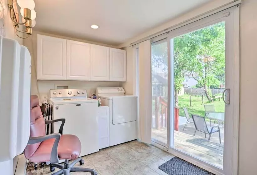 Suburban Home W/ Backyard Patio < 7 Miles To Dtwn!