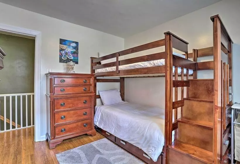 Suburban Home W/ Backyard Patio < 7 Miles To Dtwn!