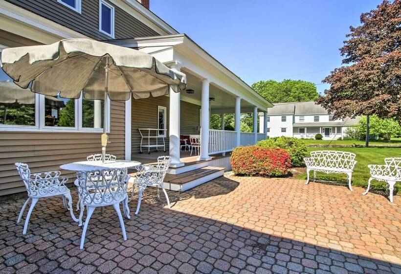Large Kennebunk Home, Walk To Beach < 2 Mi To Town
