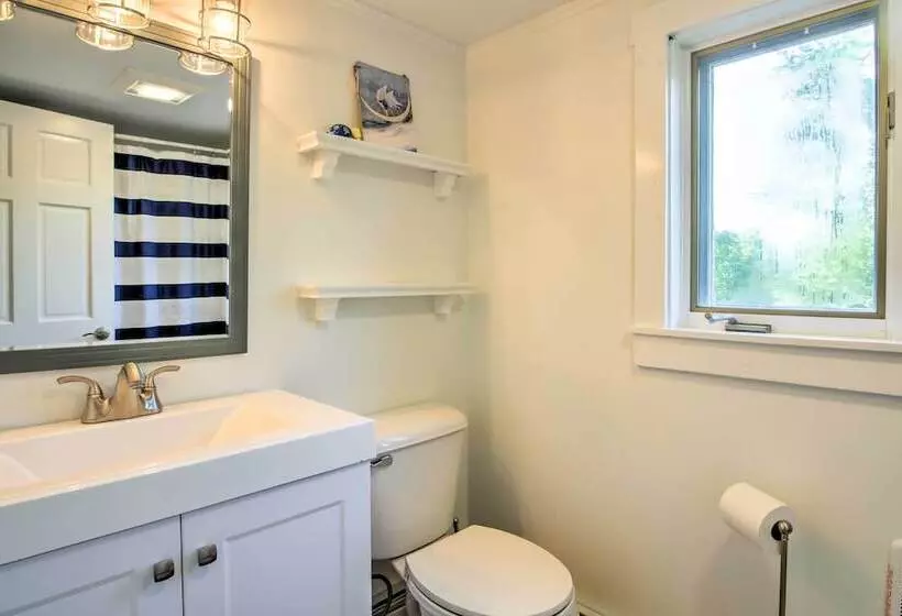 Large Kennebunk Home, Walk To Beach < 2 Mi To Town