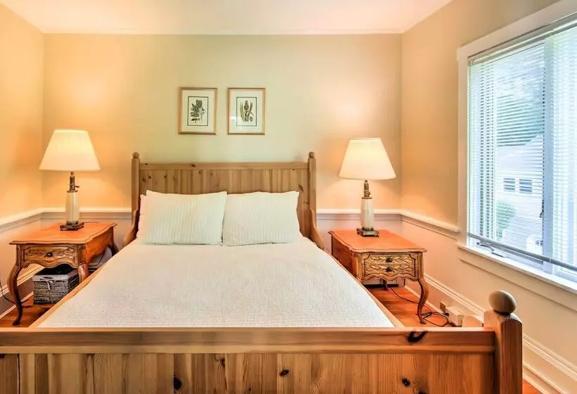 Large Kennebunk Home, Walk To Beach < 2 Mi To Town