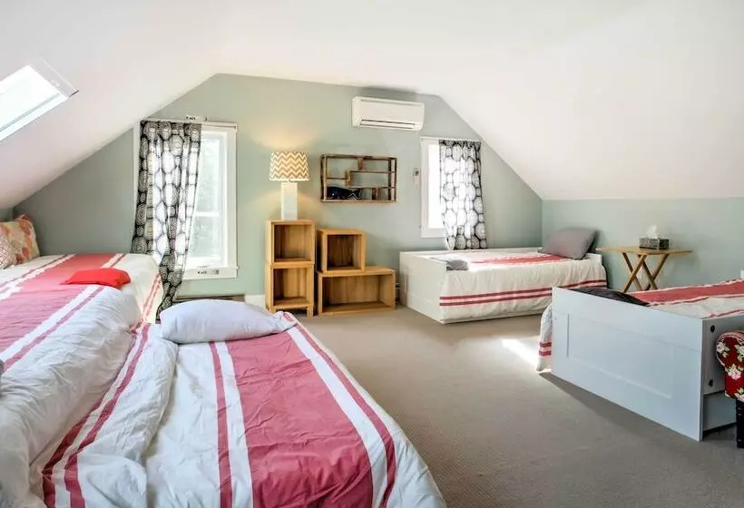 Large Kennebunk Home, Walk To Beach < 2 Mi To Town