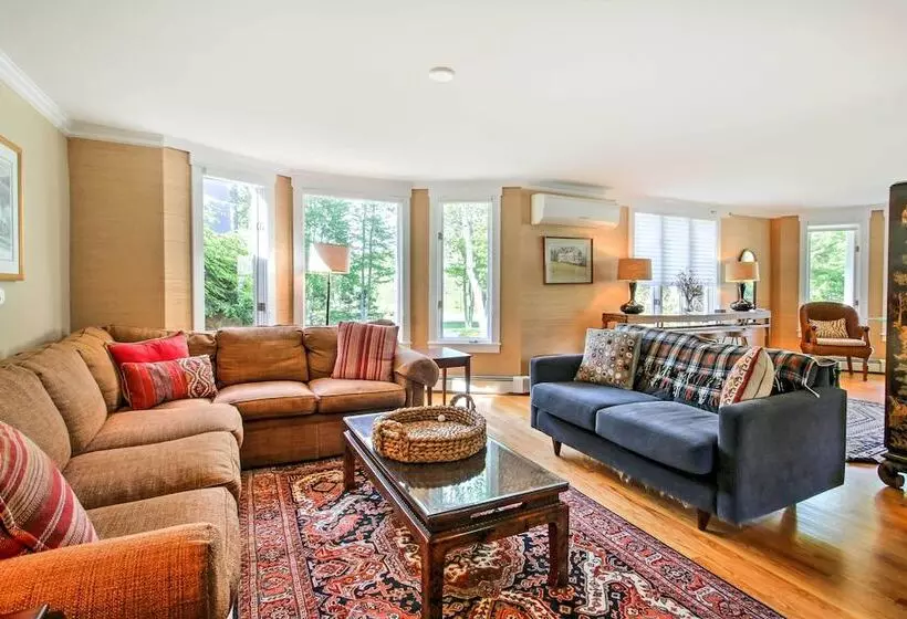 Large Kennebunk Home, Walk To Beach < 2 Mi To Town