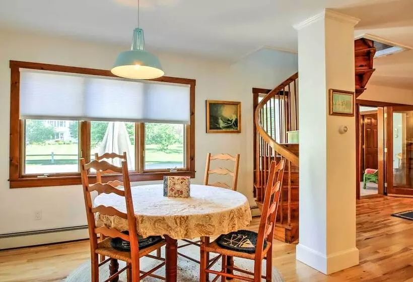 Large Kennebunk Home, Walk To Beach < 2 Mi To Town