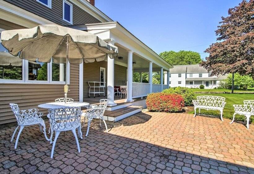 Large Kennebunk Home, Walk To Beach < 2 Mi To Town