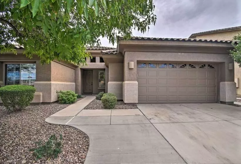 Spacious Surprise Home: 6 Mi To Wildlife World Zoo