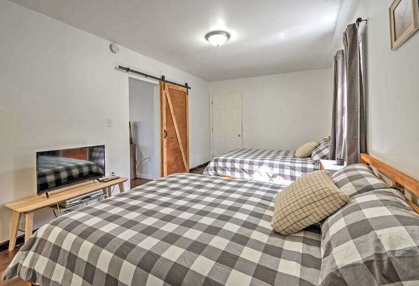 Tannersville House: Bar & Deck, 2 Mi To Ski Resort