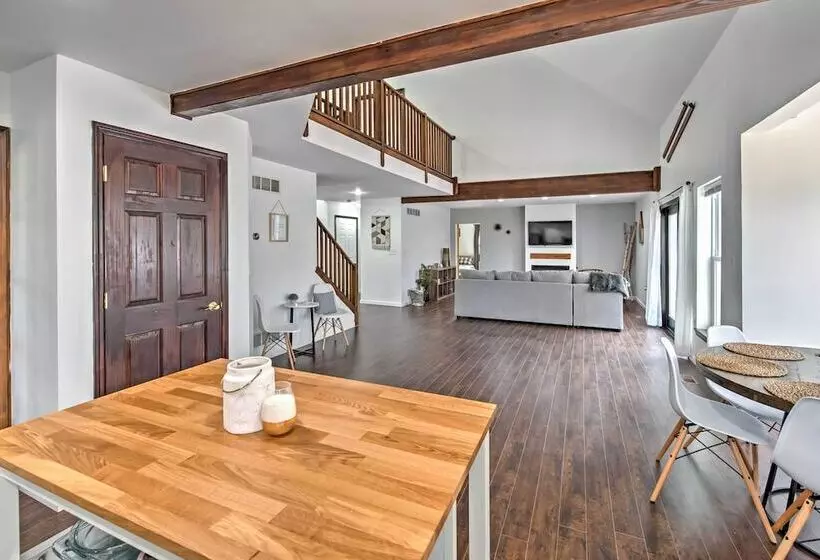 Tannersville House: Bar & Deck, 2 Mi To Ski Resort