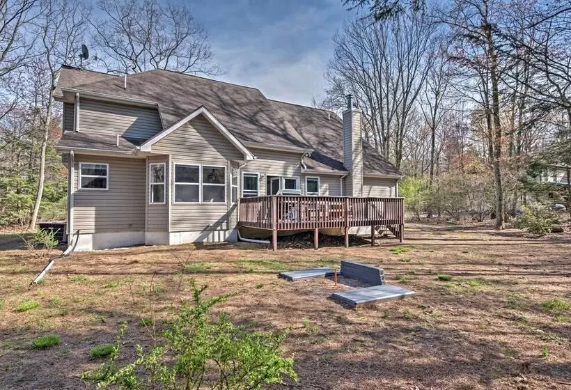 Tannersville House: Bar & Deck, 2 Mi To Ski Resort