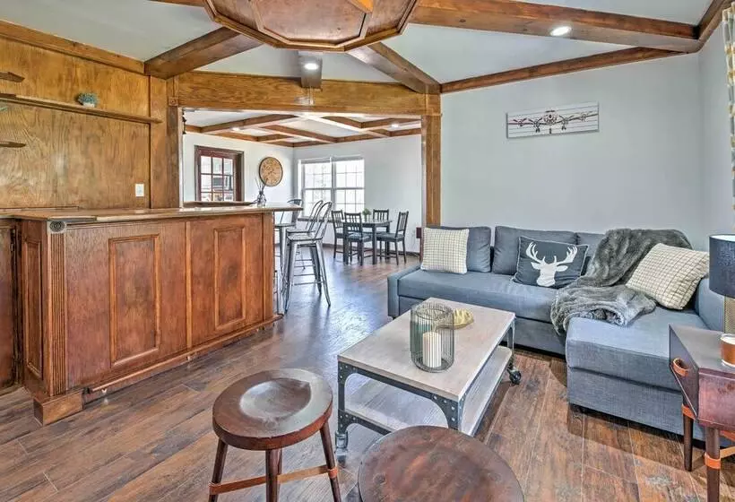 Tannersville House: Bar & Deck, 2 Mi To Ski Resort