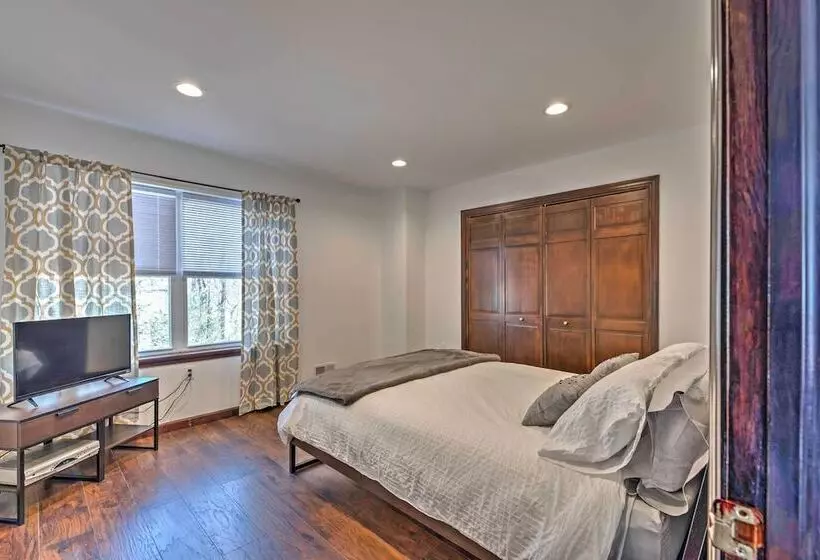 Tannersville House: Bar & Deck, 2 Mi To Ski Resort