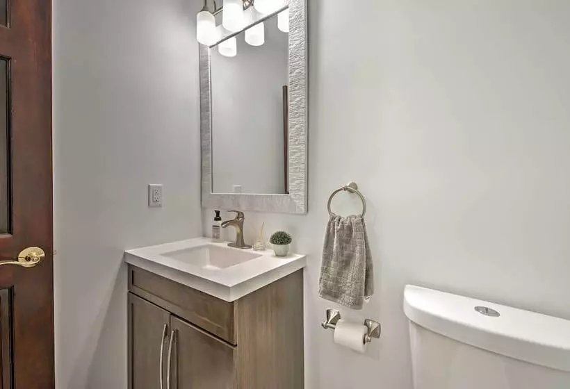 Tannersville House: Bar & Deck, 2 Mi To Ski Resort