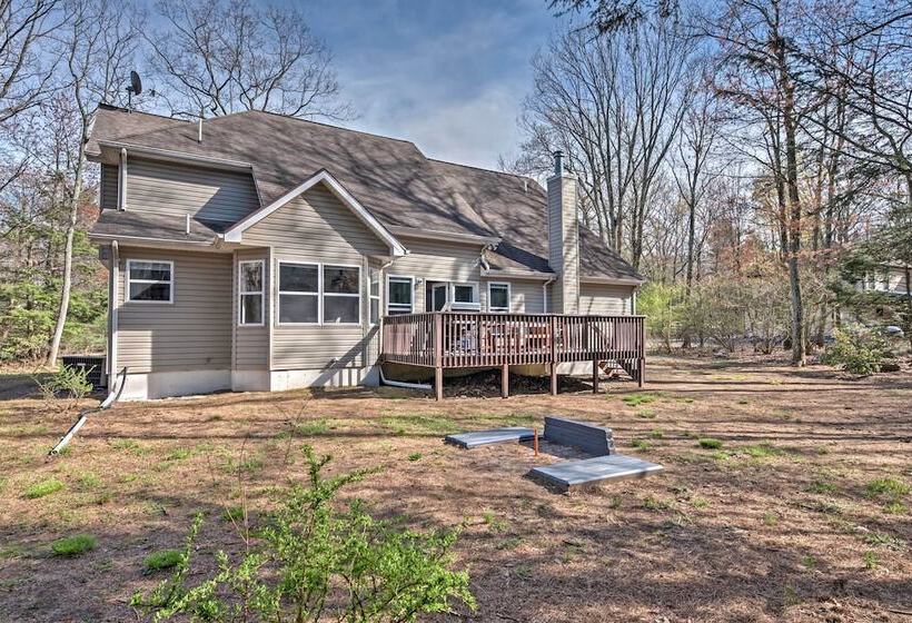 Tannersville House: Bar & Deck, 2 Mi To Ski Resort