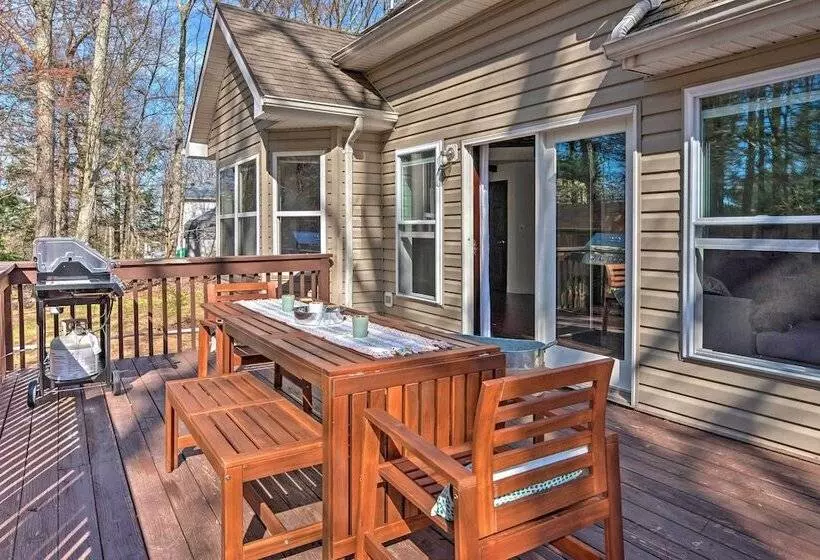 Tannersville House: Bar & Deck, 2 Mi To Ski Resort