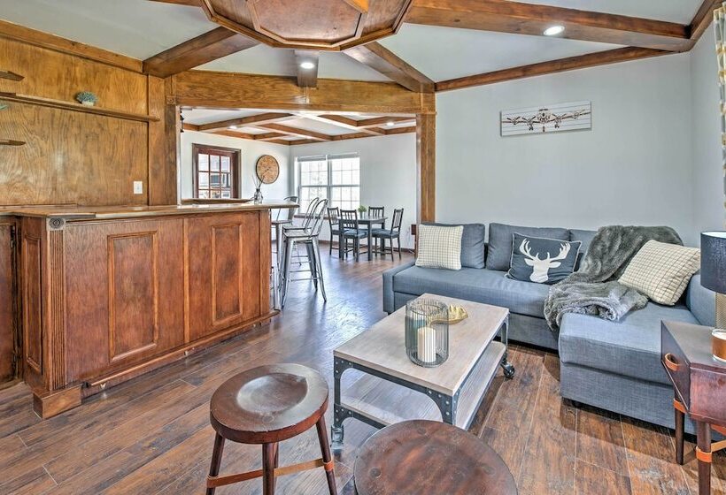 Tannersville House: Bar & Deck, 2 Mi To Ski Resort