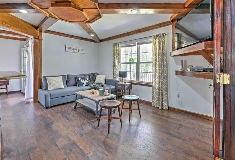 Tannersville House: Bar & Deck, 2 Mi To Ski Resort