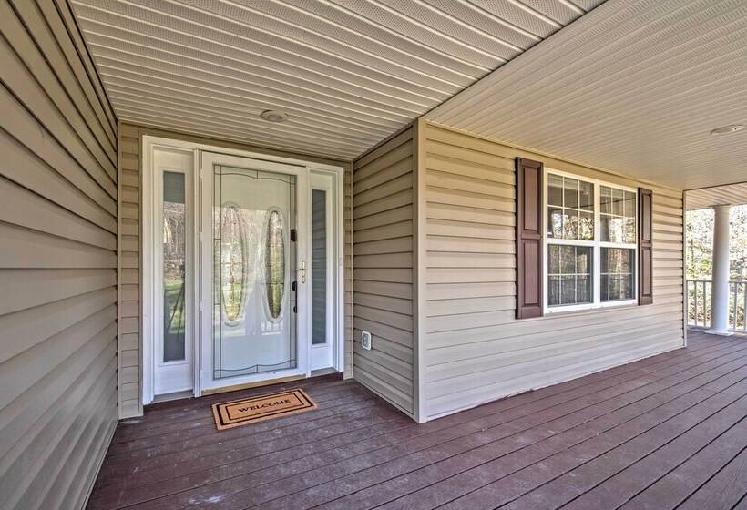 Tannersville House: Bar & Deck, 2 Mi To Ski Resort