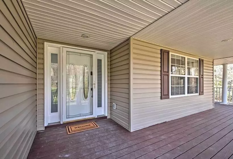 Tannersville House: Bar & Deck, 2 Mi To Ski Resort