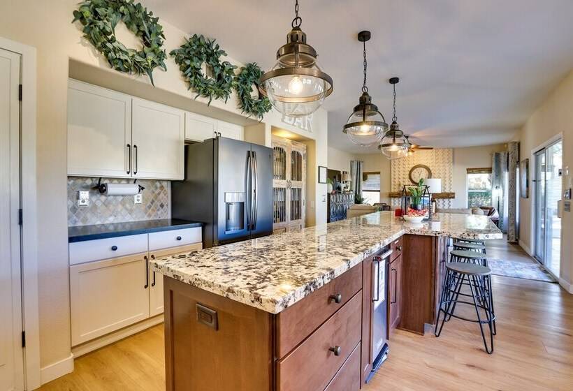 Cave Creek Getaway W/ Pool & Outdoor Kitchen!