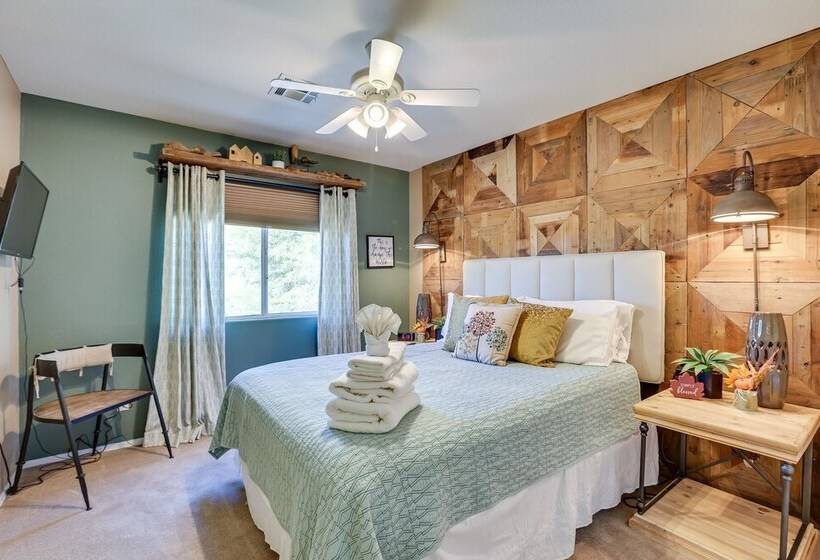 Cave Creek Getaway W/ Pool & Outdoor Kitchen!