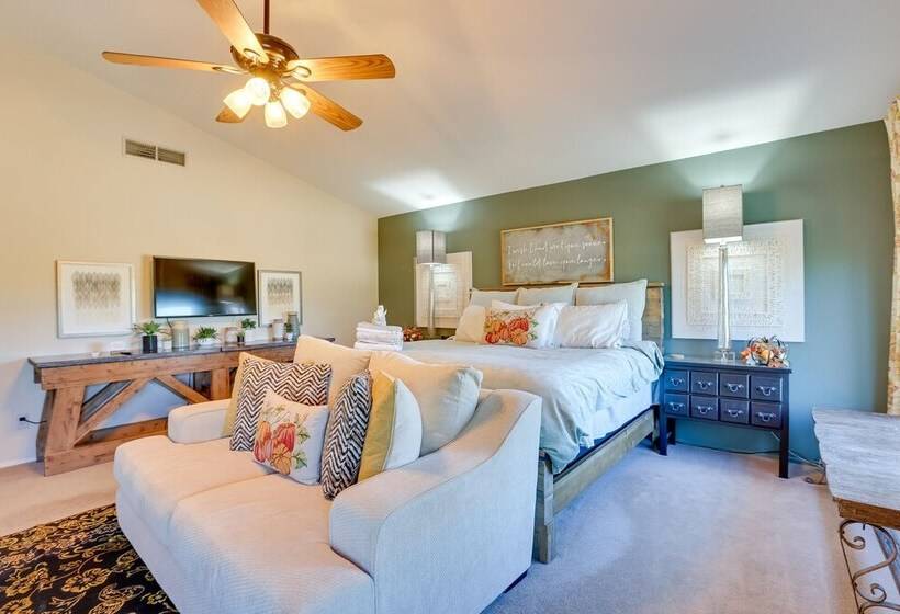 Cave Creek Getaway W/ Pool & Outdoor Kitchen!