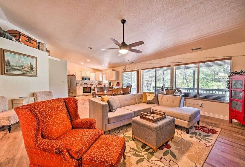 The Cozy Cabin: Private & Updated Payson Residence