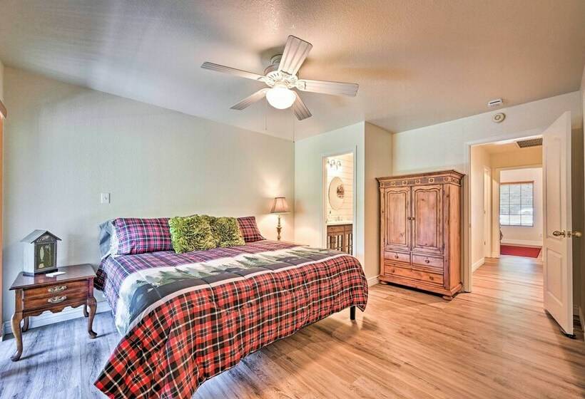 The Cozy Cabin: Private & Updated Payson Residence