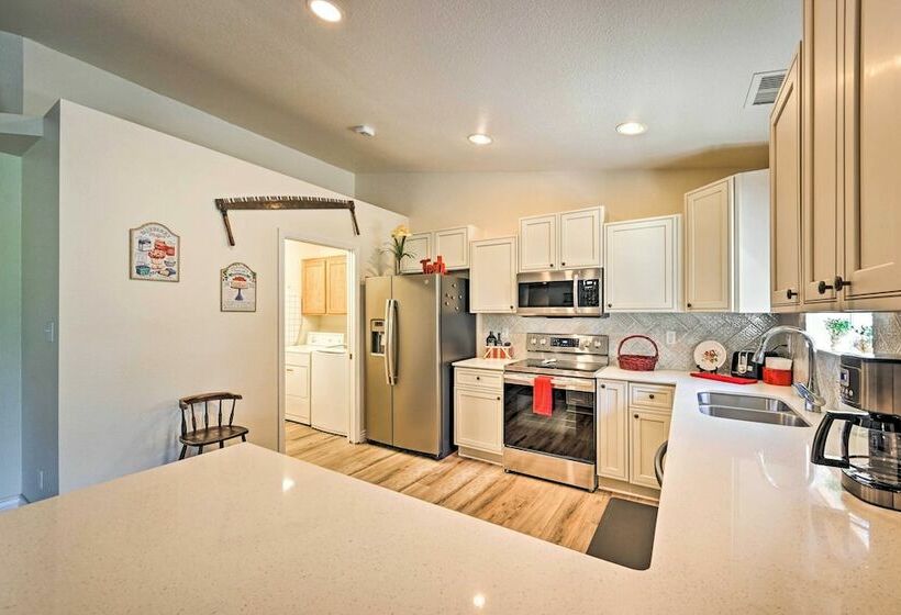 The Cozy Cabin: Private & Updated Payson Residence