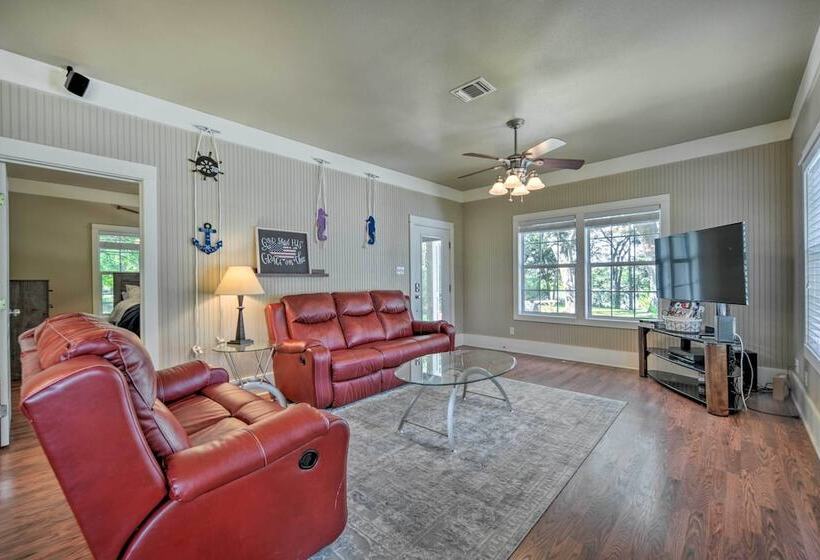 The Petite Lake House  In Seguin W/ Patio!