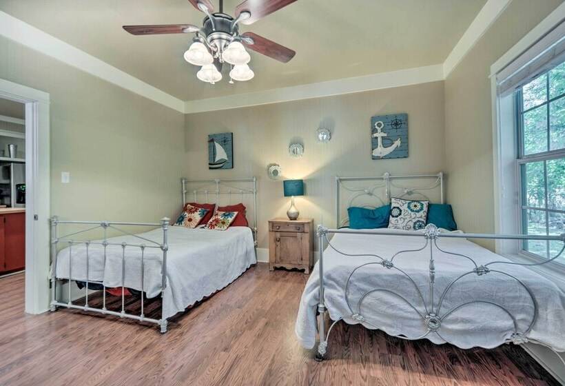 The Petite Lake House  In Seguin W/ Patio!