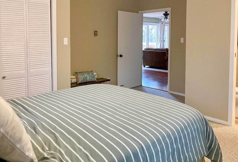 Treetop Hideaway W/ Lake Views + Fire Pit!