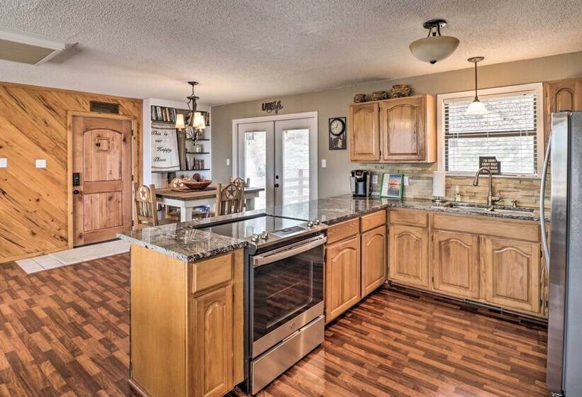 Treetop Hideaway W/ Lake Views + Fire Pit!