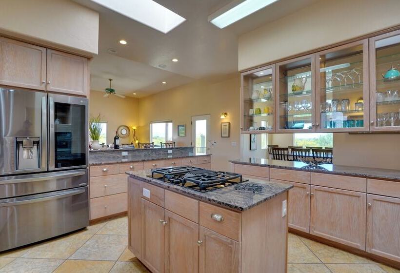 Updated Tucson Home W/ Panoramic Mtn Views & Pool!