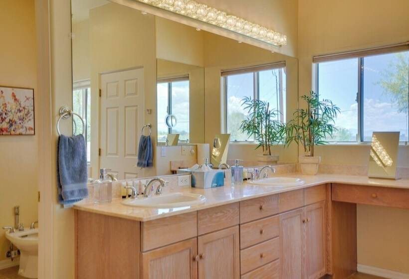 Updated Tucson Home W/ Panoramic Mtn Views & Pool!