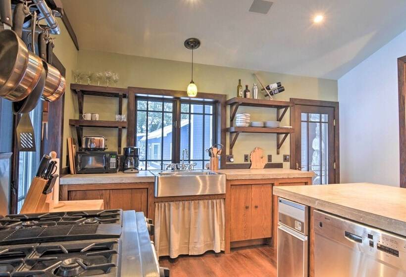 Upscale Earl Young Charlevoix Cottage W/ Deck!