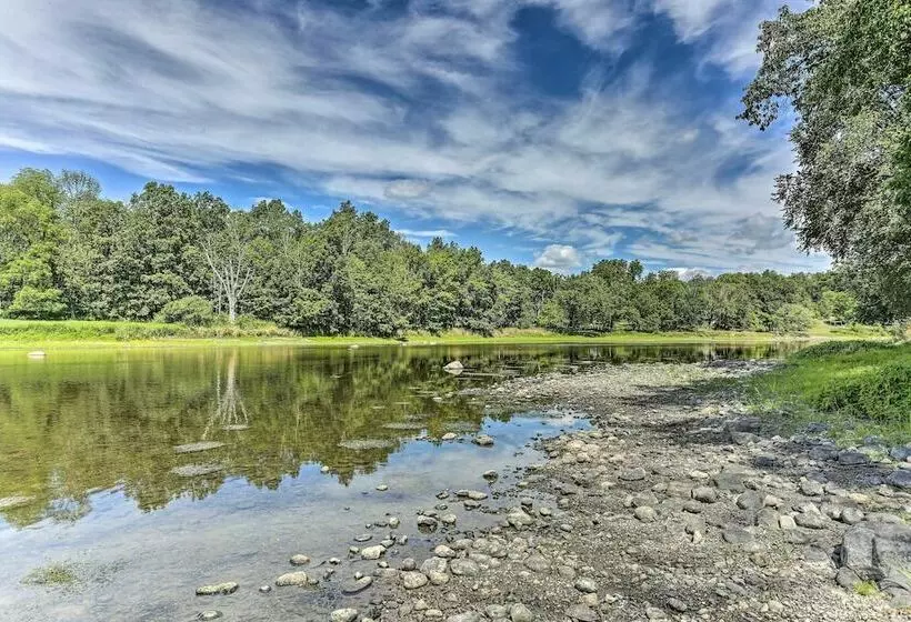Wallkill Riverfront Retreat: Canoe & Relax!