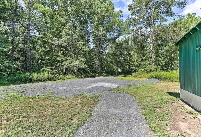 Wallkill Riverfront Retreat: Canoe & Relax!