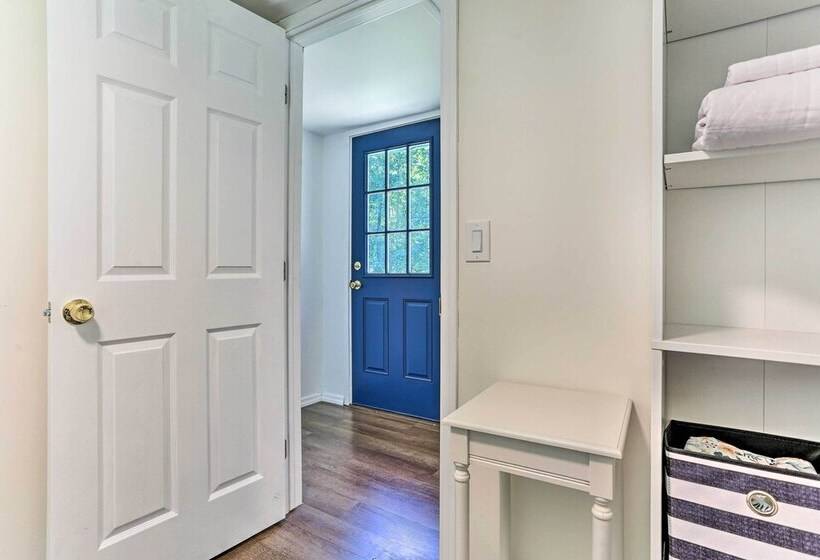 Wallkill Riverfront Retreat: Canoe & Relax!