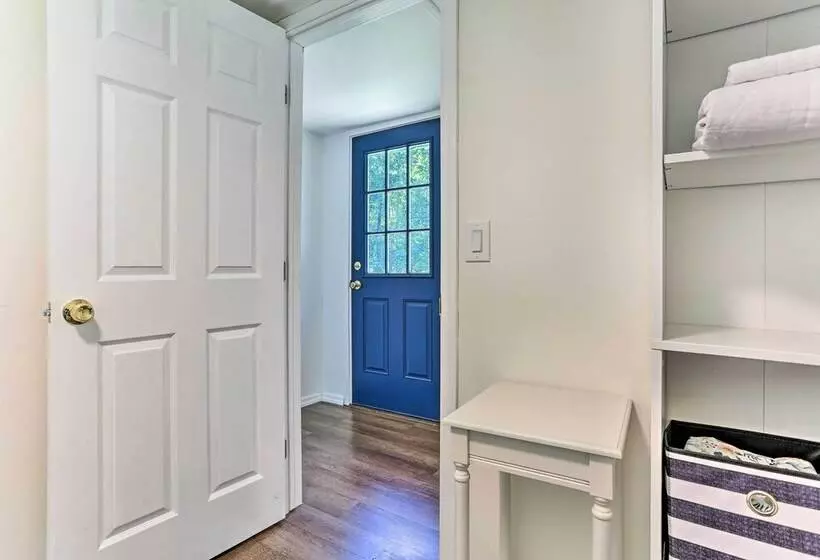 Wallkill Riverfront Retreat: Canoe & Relax!