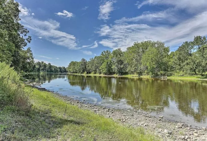 Wallkill Riverfront Retreat: Canoe & Relax!