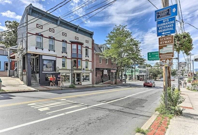 Wallkill Riverfront Retreat: Canoe & Relax!