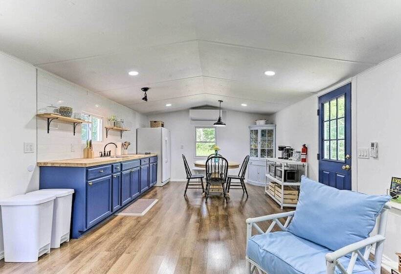 Wallkill Riverfront Retreat: Canoe & Relax!