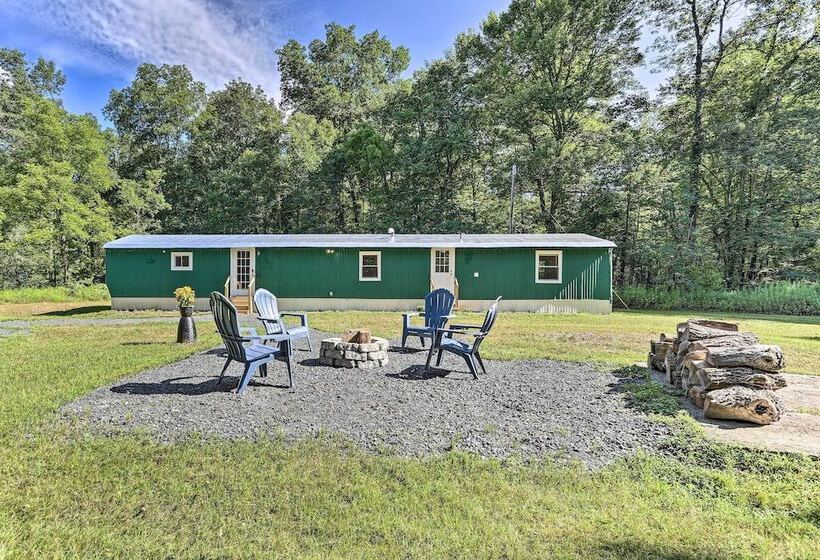 Wallkill Riverfront Retreat: Canoe & Relax!