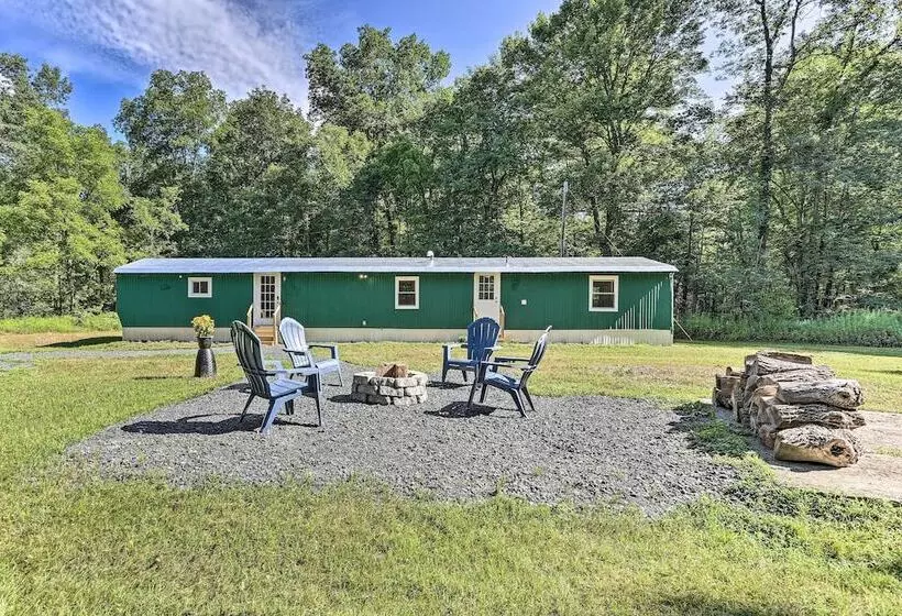 Wallkill Riverfront Retreat: Canoe & Relax!